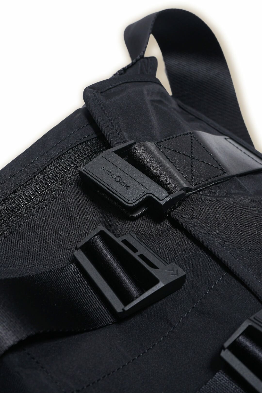 GABARDINE MESSENGER BAG(S) | ARCH ONLINE SHOP