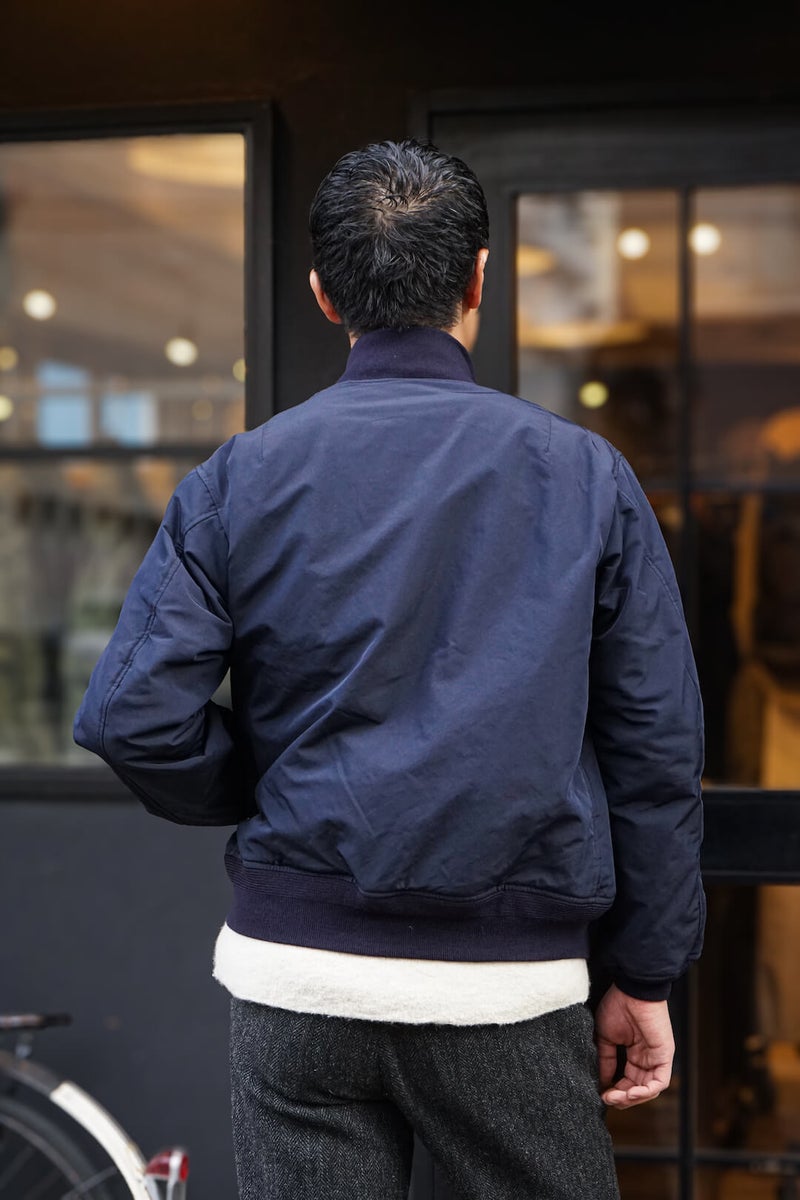 (身長180cm 体重70kg / 着用サイズ L)