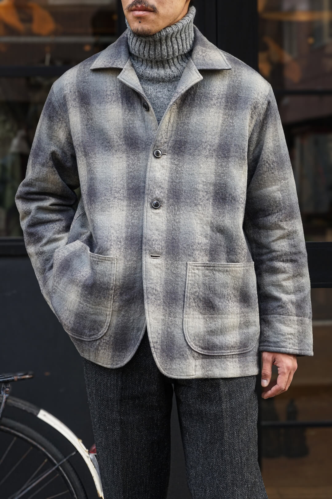 (身長180cm 体重70kg / 着用サイズ L)