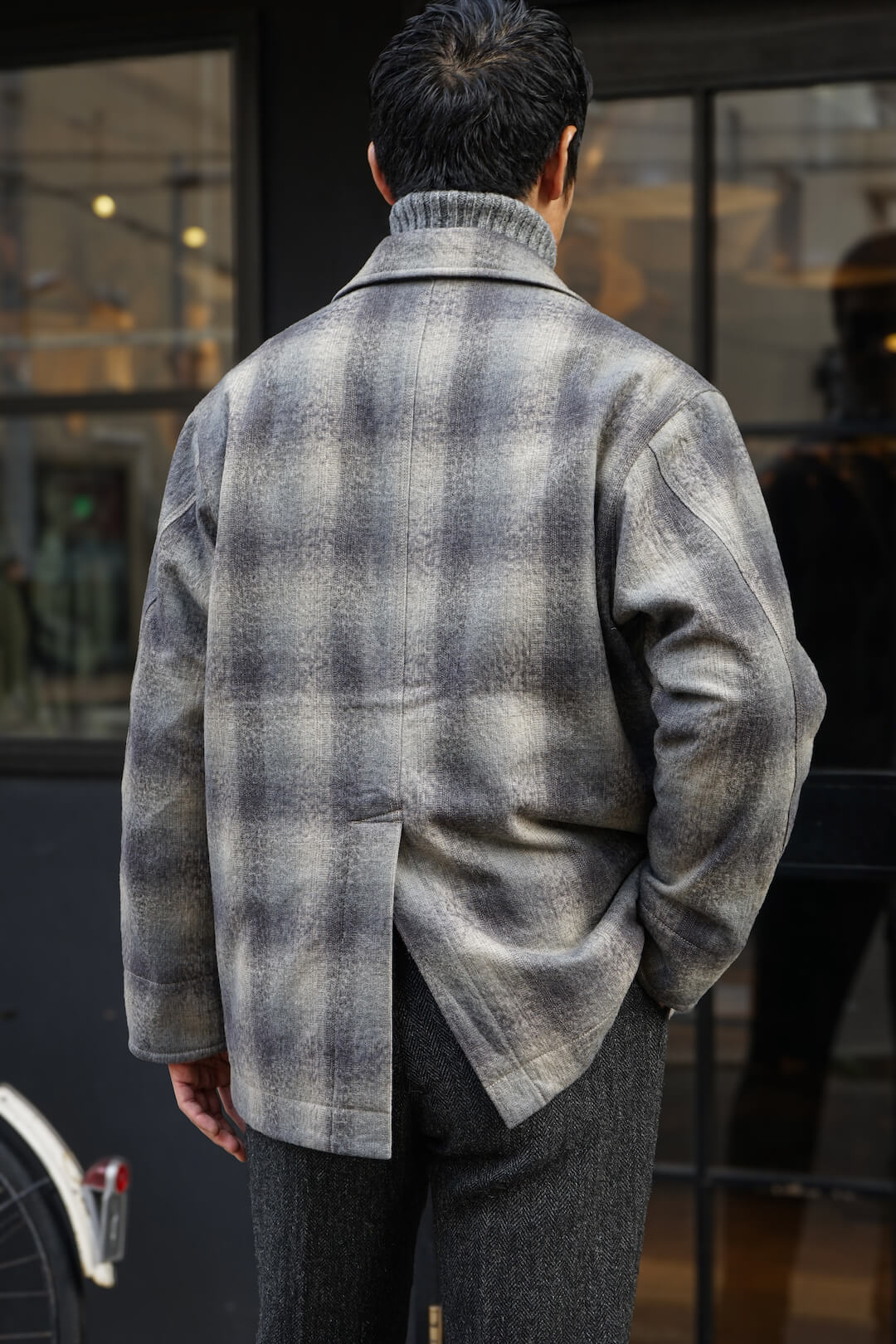(身長180cm 体重70kg / 着用サイズ L)